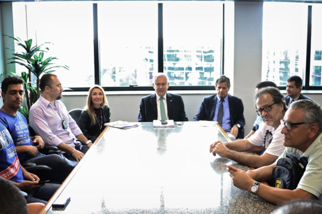 PGJ reúne-se com representantes dos servidores estaduais PGJ reúne-se com representantes dos servidores estaduais